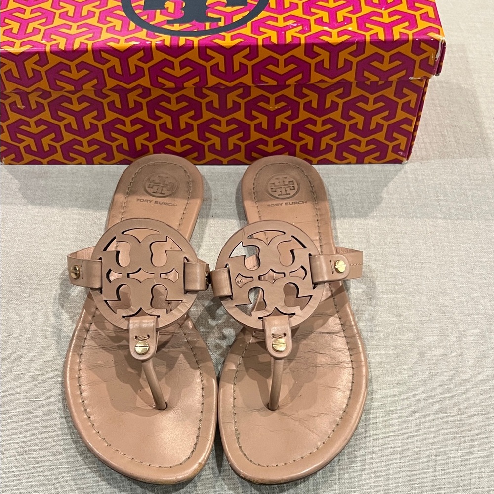 Tory Burch Leather Logo Toe-Post Sandals in Taupe